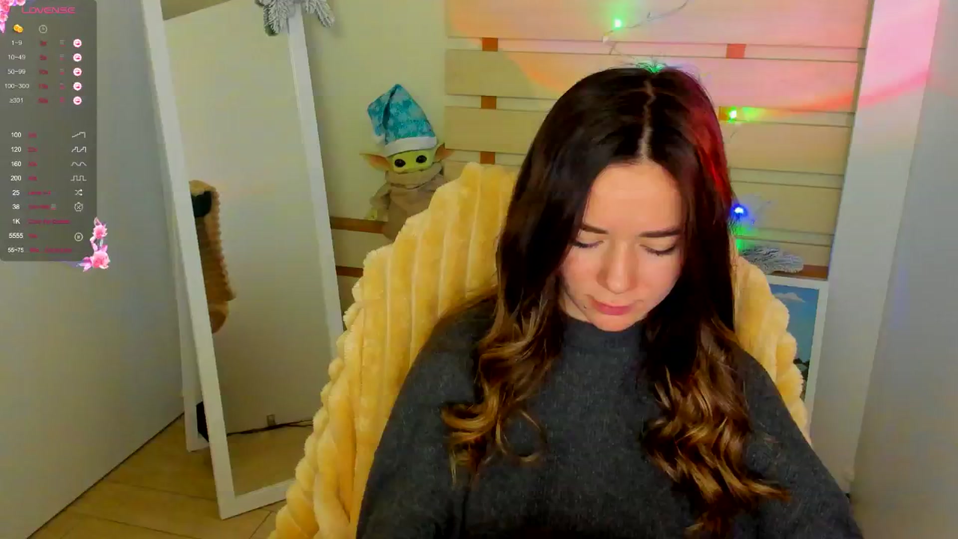 Gallery image thumbnail from KiraLove's myfreecams stream on, 12/25/2024, 10:03 image 15 of 20