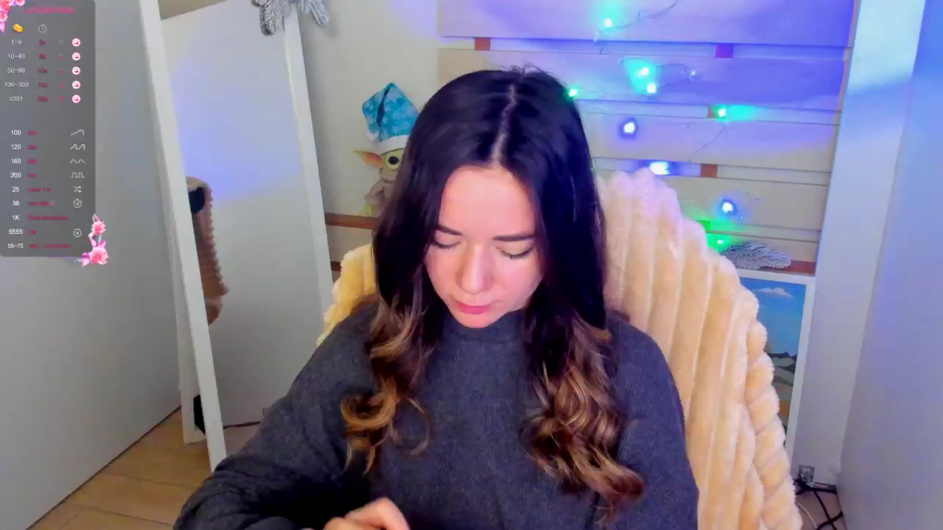 Gallery image thumbnail from KiraLove's myfreecams stream on, 12/25/2024, 10:03 image 18 of 20