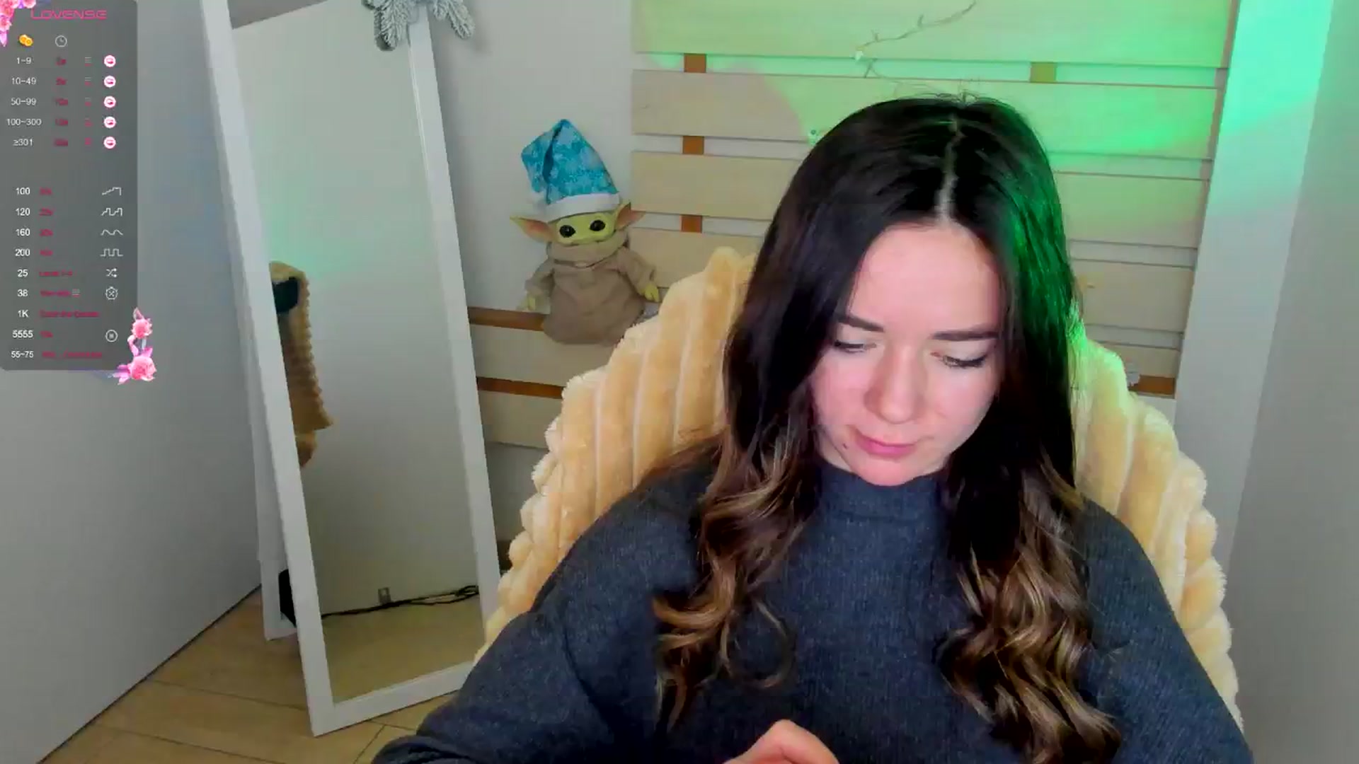 Gallery image thumbnail from KiraLove's myfreecams stream on, 12/25/2024, 10:03 image 16 of 20