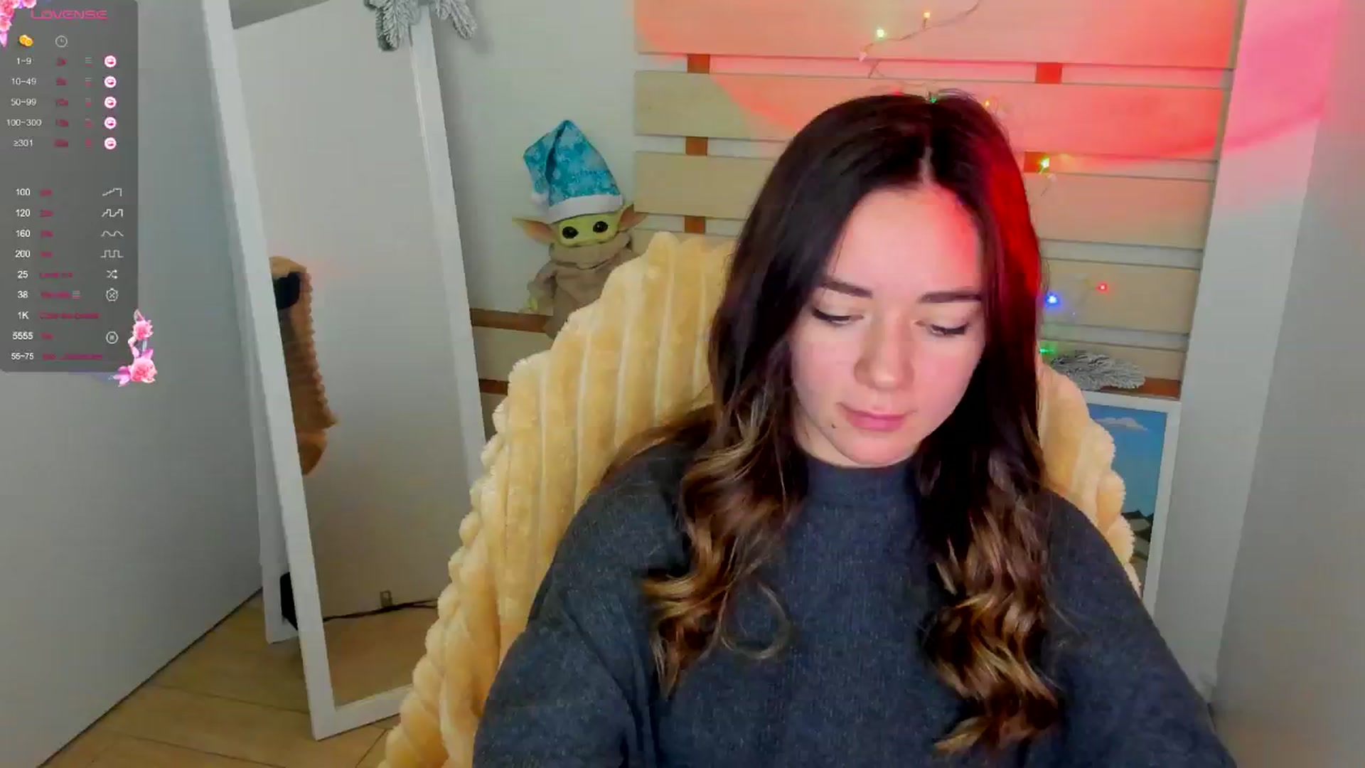 Gallery image thumbnail from KiraLove's myfreecams stream on, 12/25/2024, 10:03 image 14 of 20
