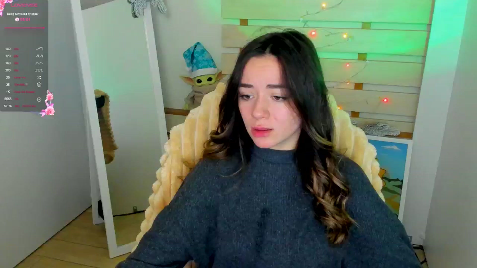 Gallery image thumbnail from KiraLove's myfreecams stream on, 12/25/2024, 10:03 image 11 of 20