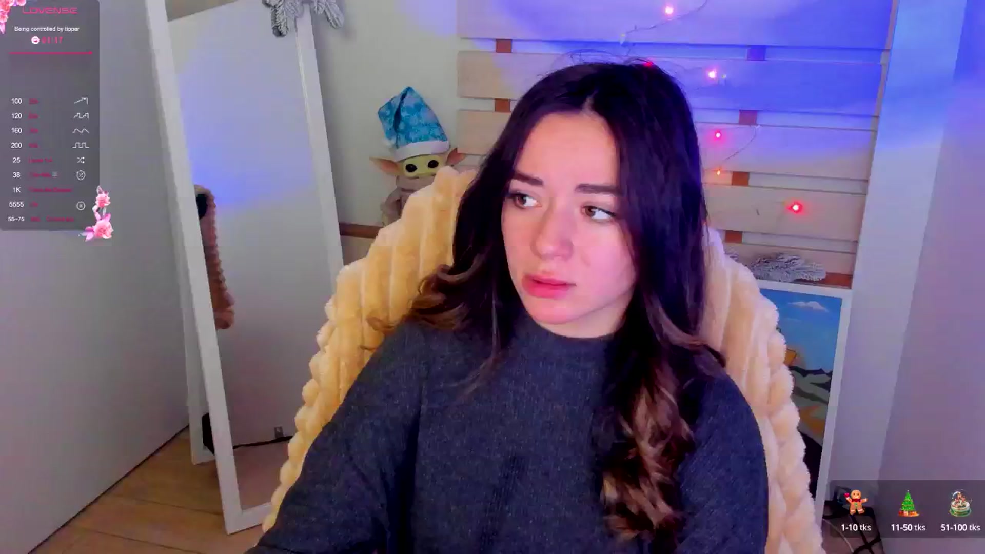 Gallery image thumbnail from KiraLove's myfreecams stream on, 12/25/2024, 10:03 image 13 of 20
