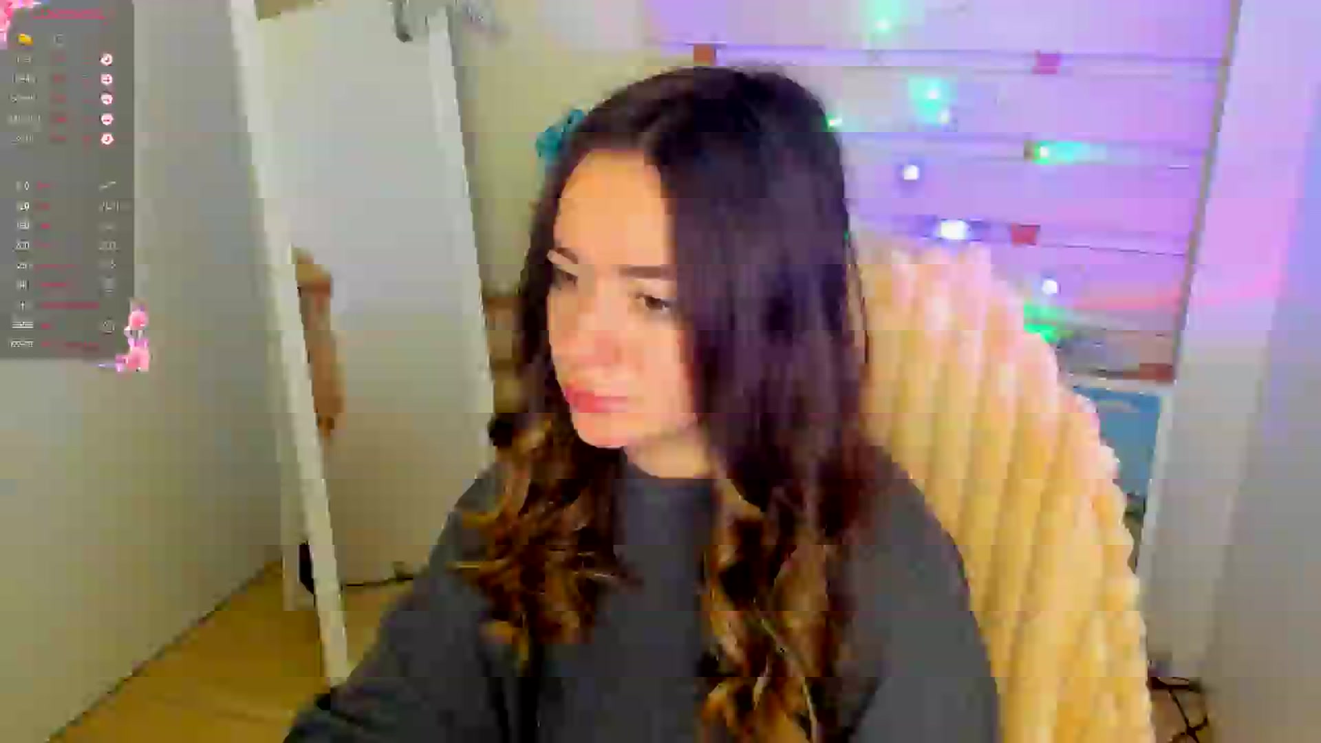 Gallery image thumbnail from KiraLove's myfreecams stream on, 12/25/2024, 12:06 image 14 of 20