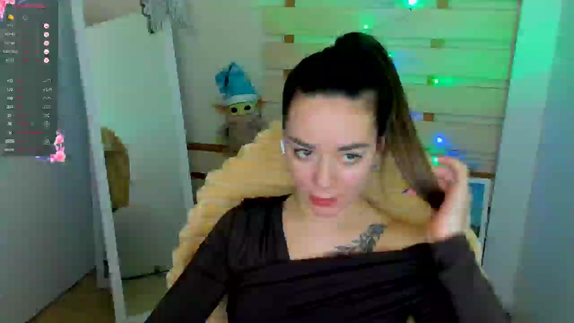 Gallery image thumbnail from KiraLove's myfreecams stream on, 12/28/2024, 12:40 image 10 of 20