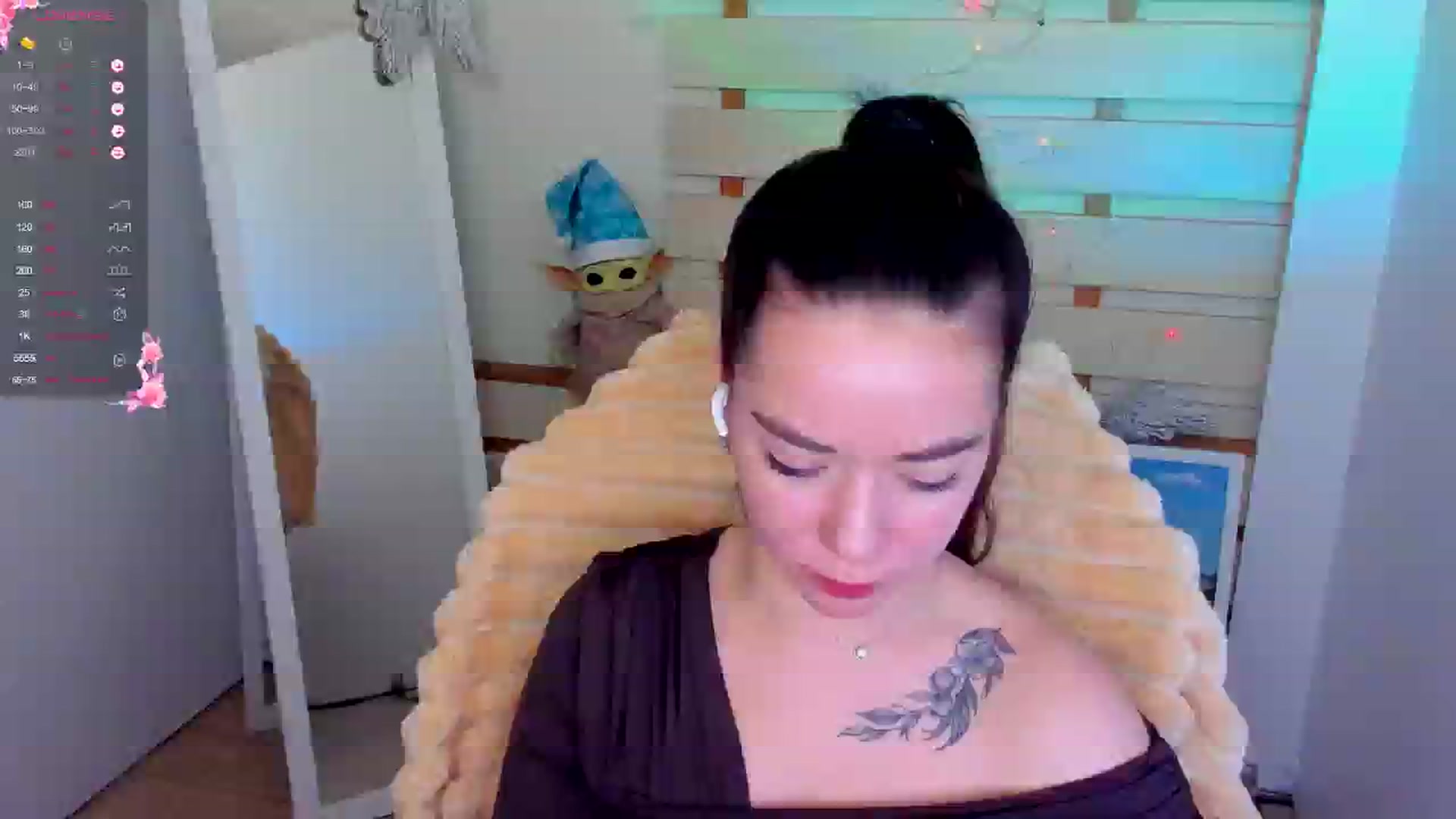 Gallery image thumbnail from KiraLove's myfreecams stream on, 12/28/2024, 12:40 image 7 of 20