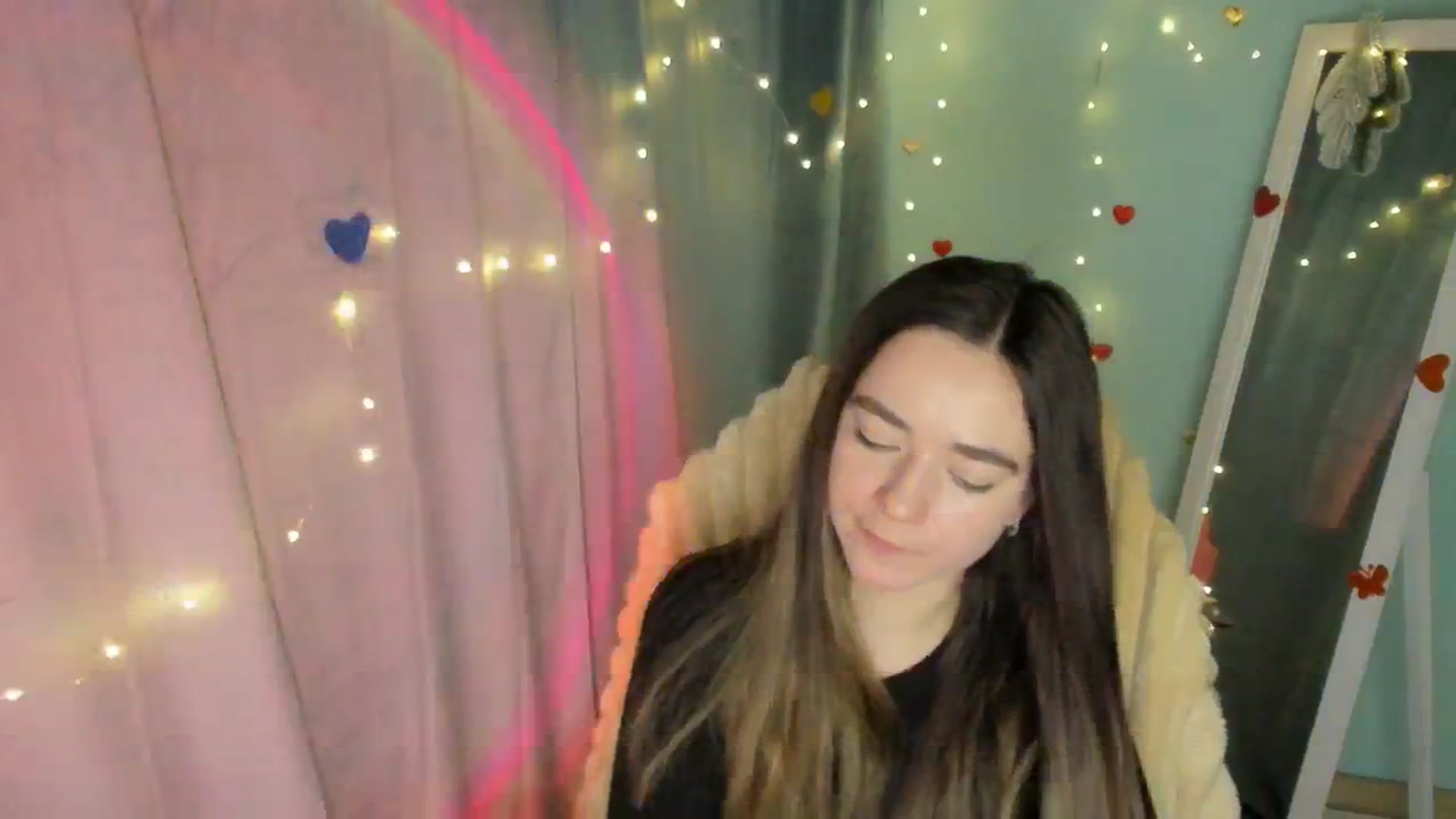 Gallery image thumbnail from KiraLove's myfreecams stream on, 03/26/2025, 08:57 image 8 of 20