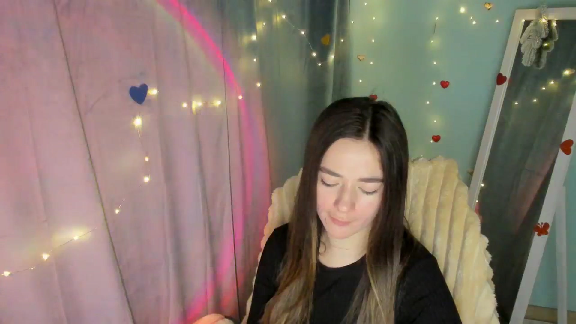 Gallery image thumbnail from KiraLove's myfreecams stream on, 03/26/2025, 08:57 image 16 of 20
