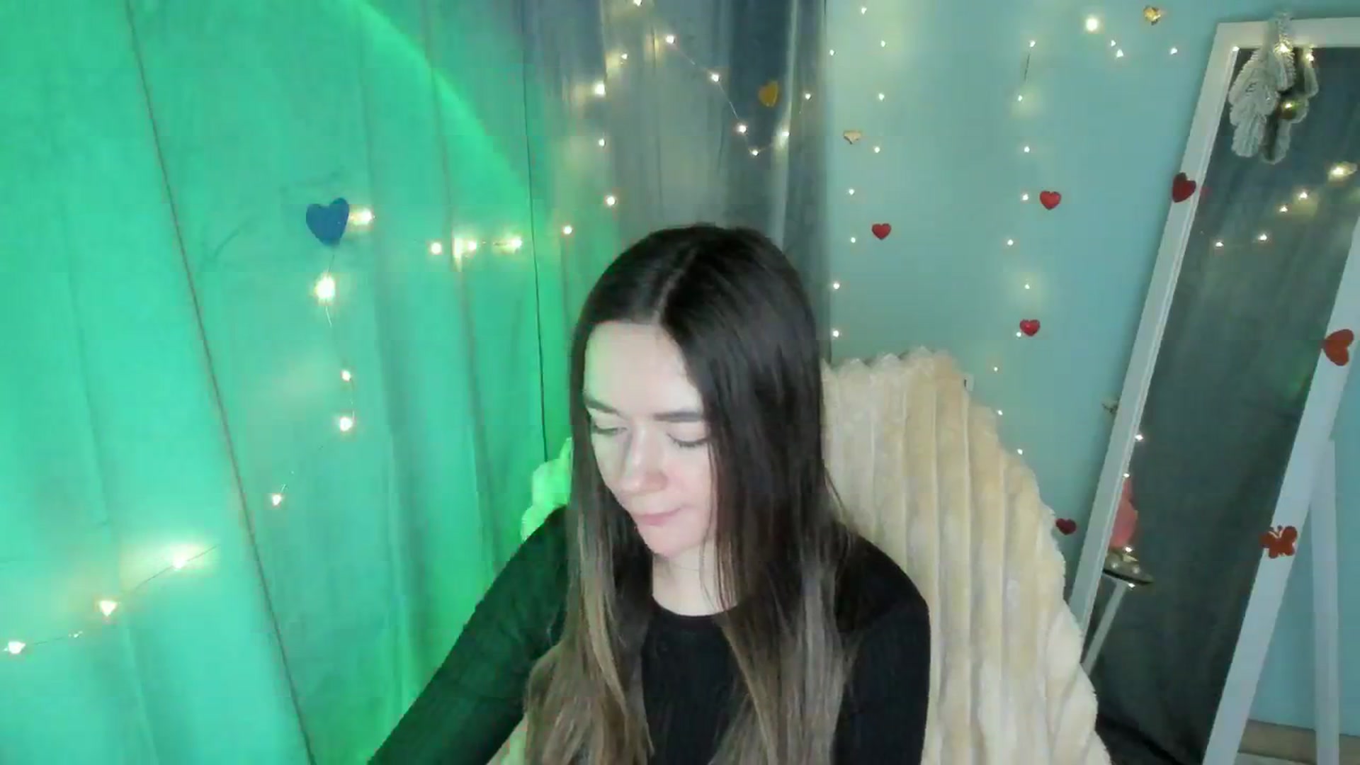 Gallery image thumbnail from KiraLove's myfreecams stream on, 03/26/2025, 08:57 image 6 of 20