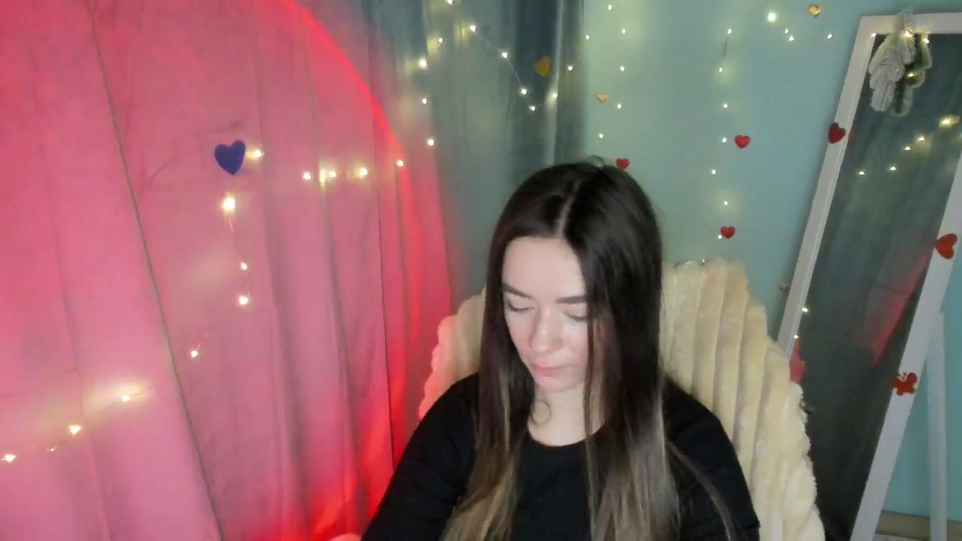 Gallery image thumbnail from KiraLove's myfreecams stream on, 03/26/2025, 08:57 image 19 of 20