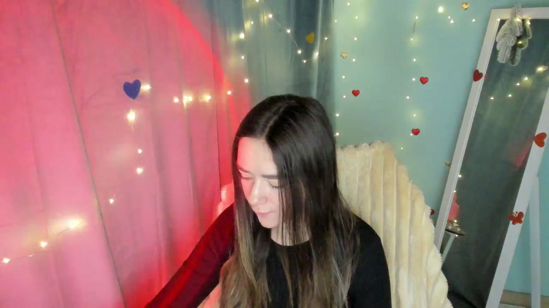 Gallery image thumbnail from KiraLove's myfreecams stream on, 03/26/2025, 08:57 image 7 of 20