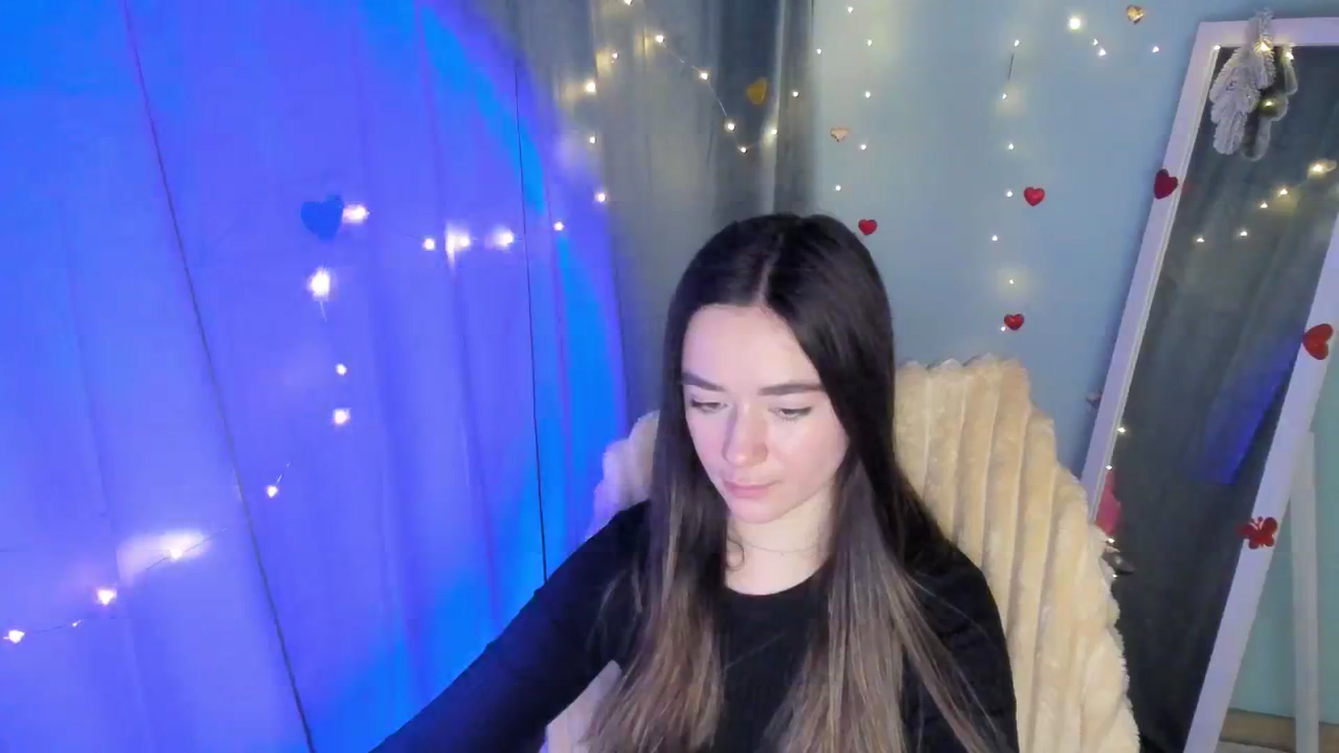 Gallery image thumbnail from KiraLove's myfreecams stream on, 03/26/2025, 08:57 image 17 of 20