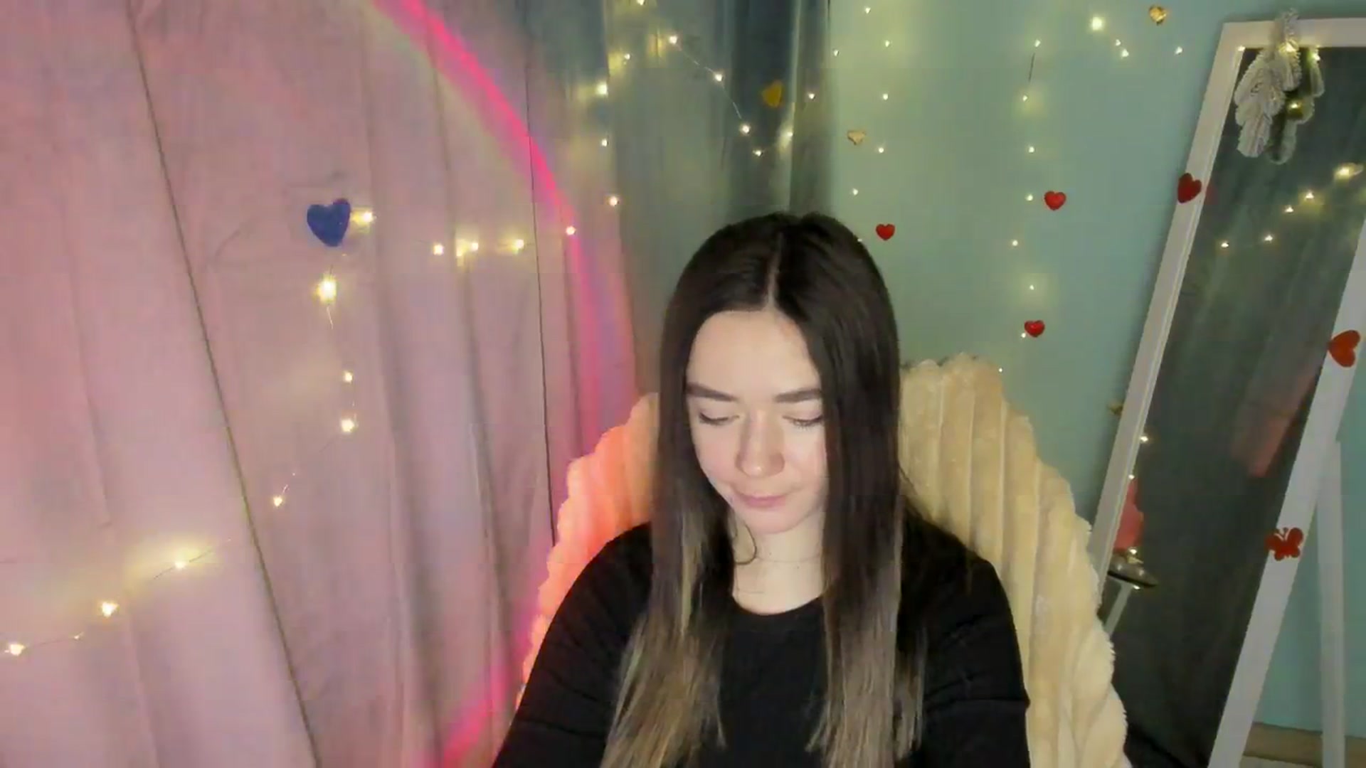 Gallery image thumbnail from KiraLove's myfreecams stream on, 03/26/2025, 08:57 image 12 of 20