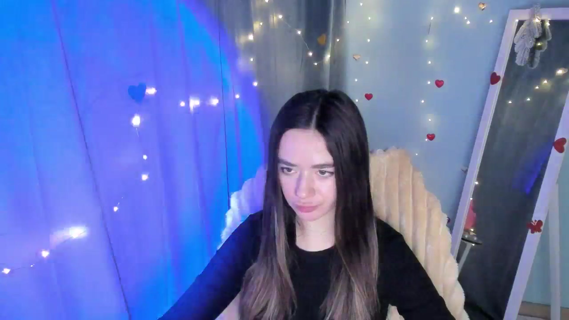Gallery image thumbnail from KiraLove's myfreecams stream on, 03/26/2025, 08:57 image 5 of 20