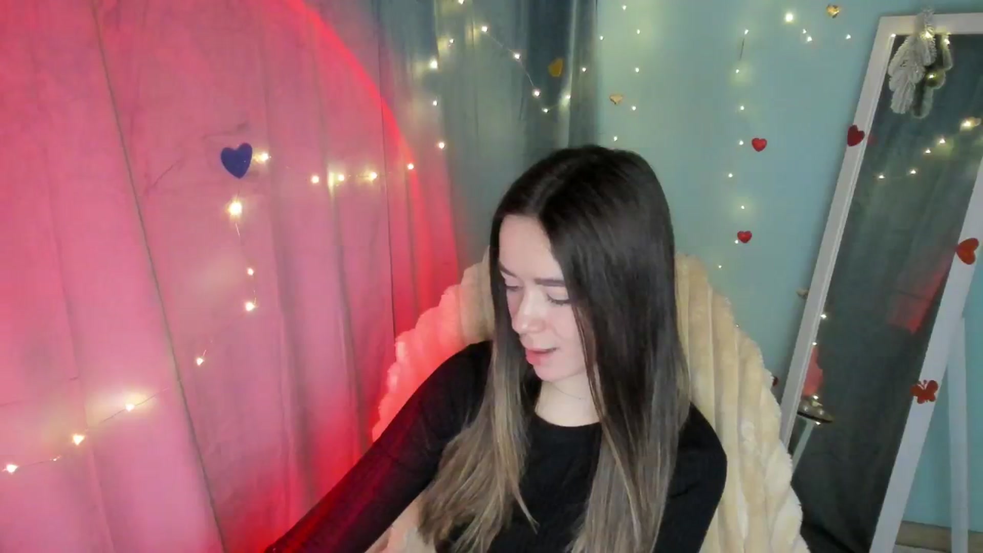 Gallery image thumbnail from KiraLove's myfreecams stream on, 03/26/2025, 08:57 image 2 of 20