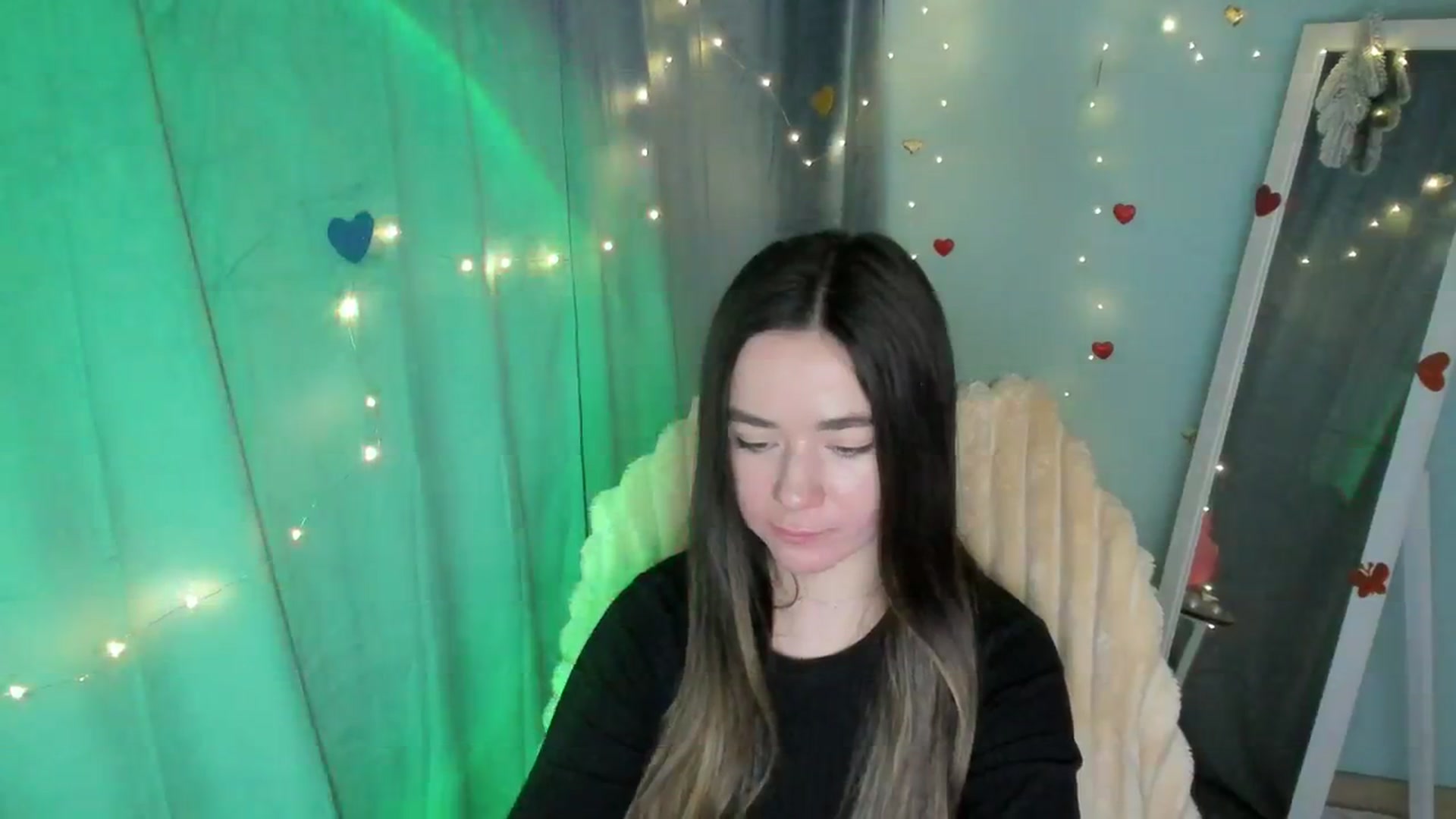 Gallery image thumbnail from KiraLove's myfreecams stream on, 03/26/2025, 08:57 image 14 of 20