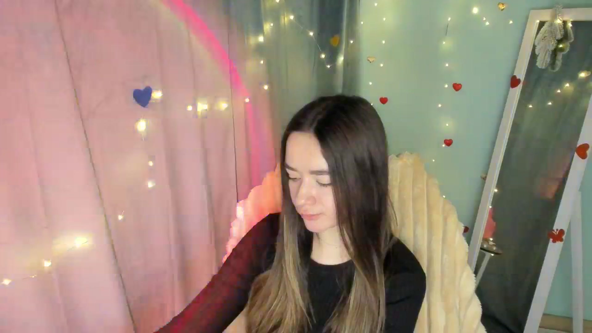 Gallery image thumbnail from KiraLove's myfreecams stream on, 03/26/2025, 08:57 image 4 of 20