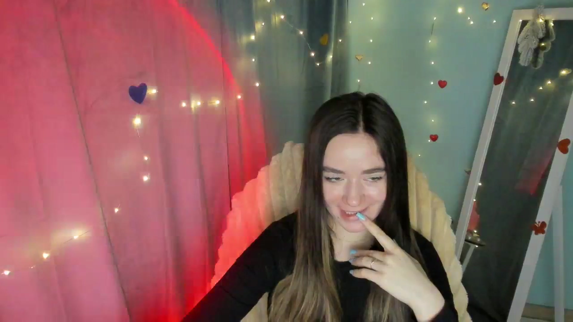 Gallery image thumbnail from KiraLove's myfreecams stream on, 03/26/2025, 08:57 image 3 of 20