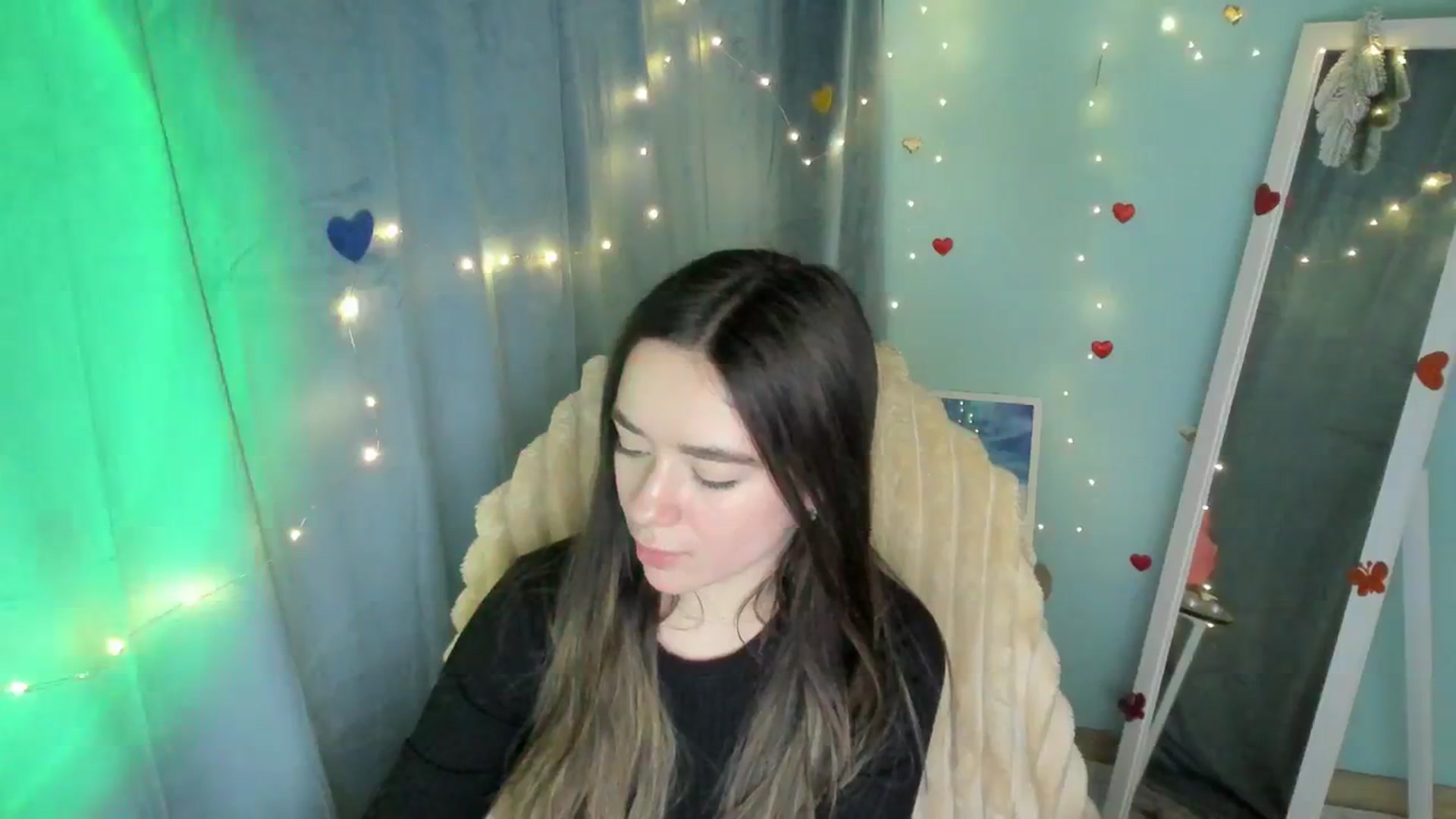 Gallery image thumbnail from KiraLove's myfreecams stream on, 03/26/2025, 12:24 image 14 of 20