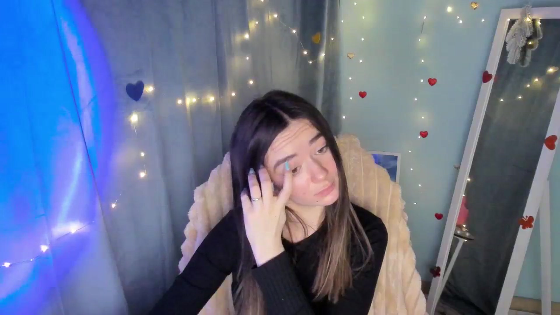 Gallery image thumbnail from KiraLove's myfreecams stream on, 03/26/2025, 12:24 image 15 of 20