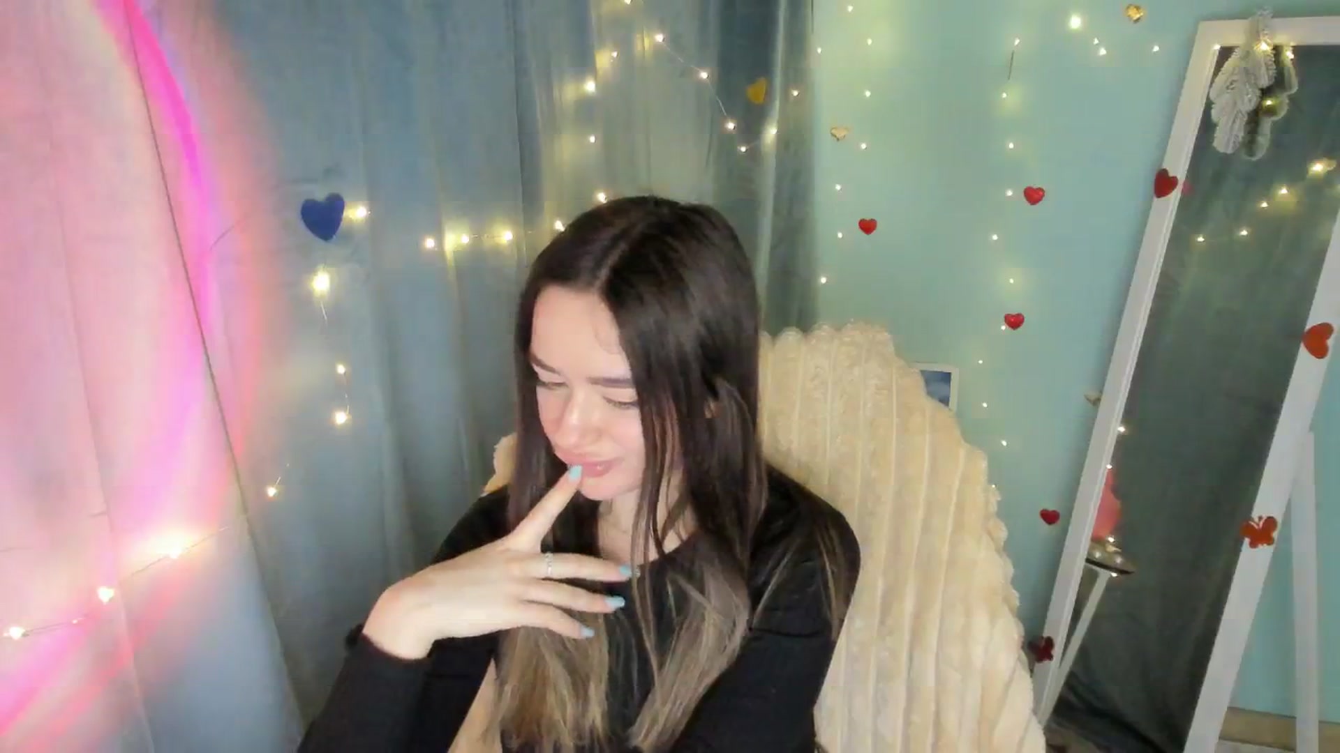Gallery image thumbnail from KiraLove's myfreecams stream on, 03/26/2025, 12:24 image 13 of 20