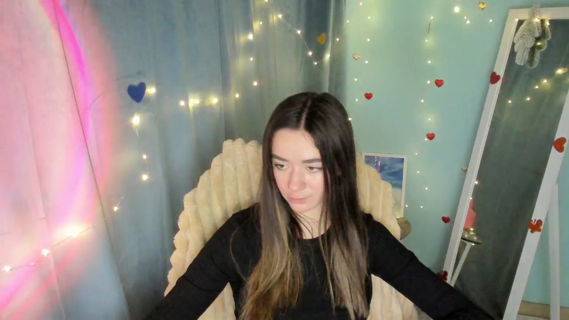 Gallery image thumbnail from KiraLove's myfreecams stream on, 03/26/2025, 12:24 image 16 of 20