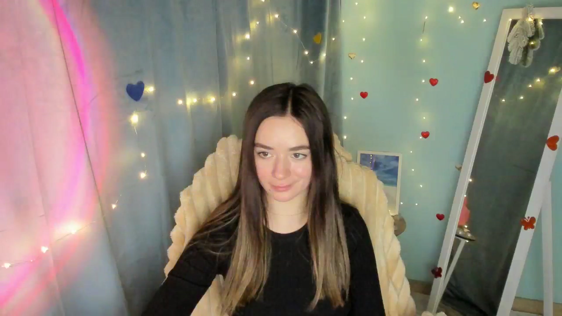 Gallery image thumbnail from KiraLove's myfreecams stream on, 03/26/2025, 12:24 image 10 of 20