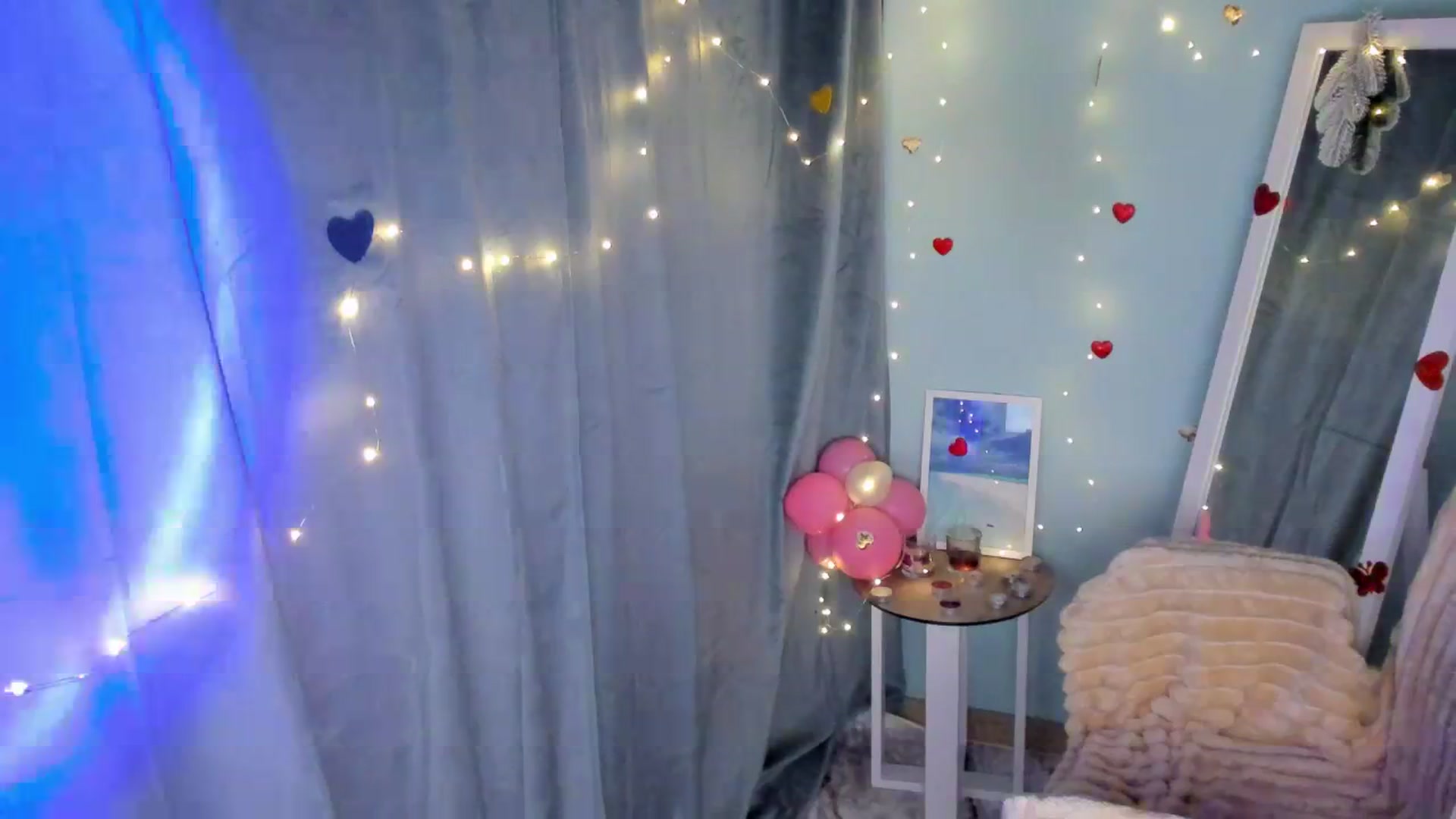 Gallery image thumbnail from KiraLove's myfreecams stream on, 03/26/2025, 12:24 image 9 of 20