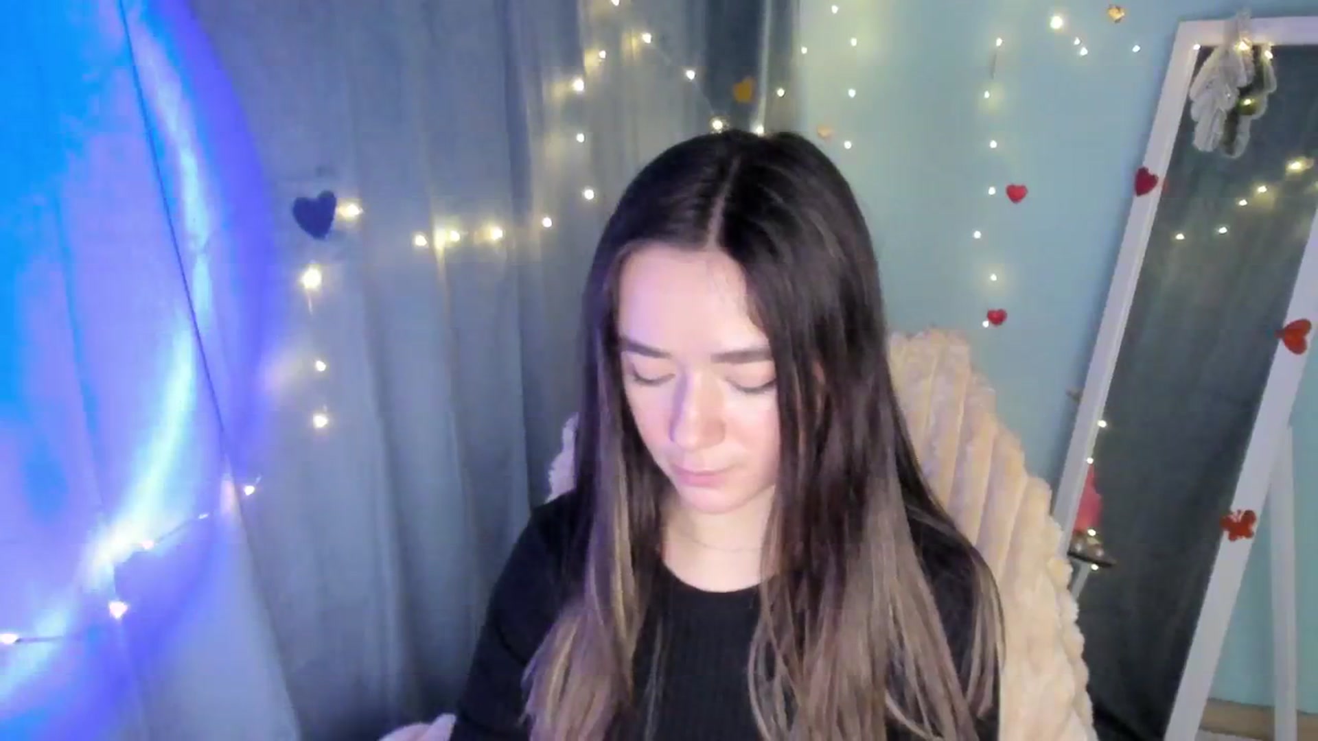 Gallery image thumbnail from KiraLove's myfreecams stream on, 03/26/2025, 12:24 image 18 of 20