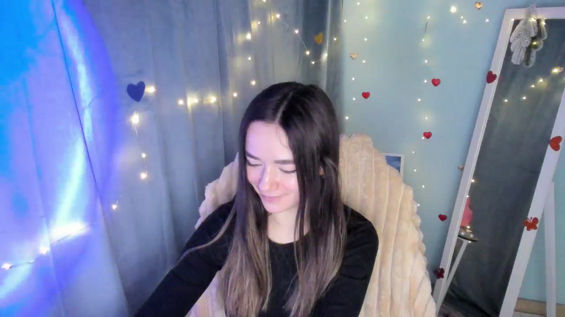 Gallery image thumbnail from KiraLove's myfreecams stream on, 03/26/2025, 12:24 image 12 of 20