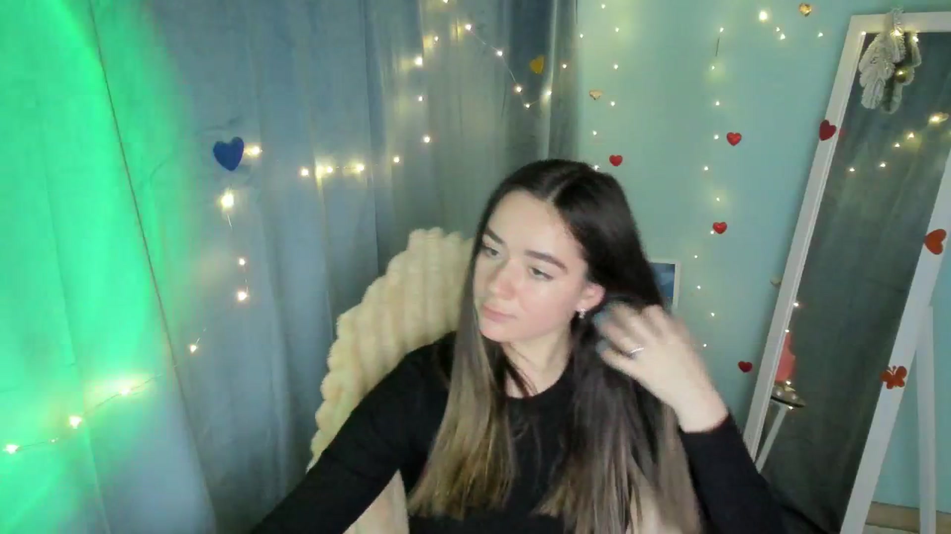 Gallery image thumbnail from KiraLove's myfreecams stream on, 03/26/2025, 12:24 image 17 of 20