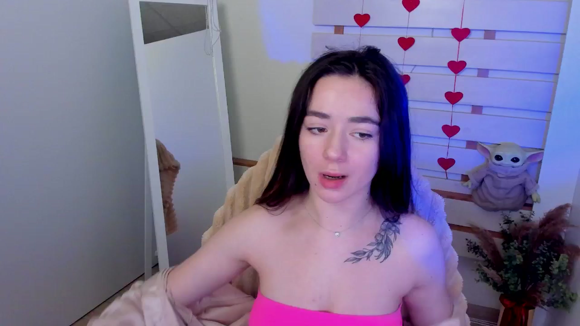 Gallery image thumbnail from KiraLove's myfreecams stream on, 04/04/2025, 09:30 image 13 of 20