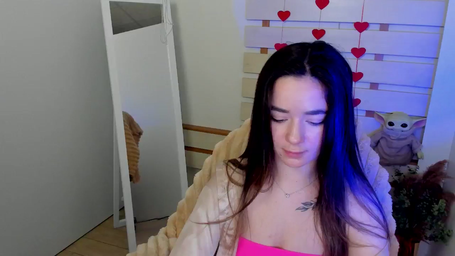Gallery image thumbnail from KiraLove's myfreecams stream on, 04/04/2025, 09:30 image 19 of 20