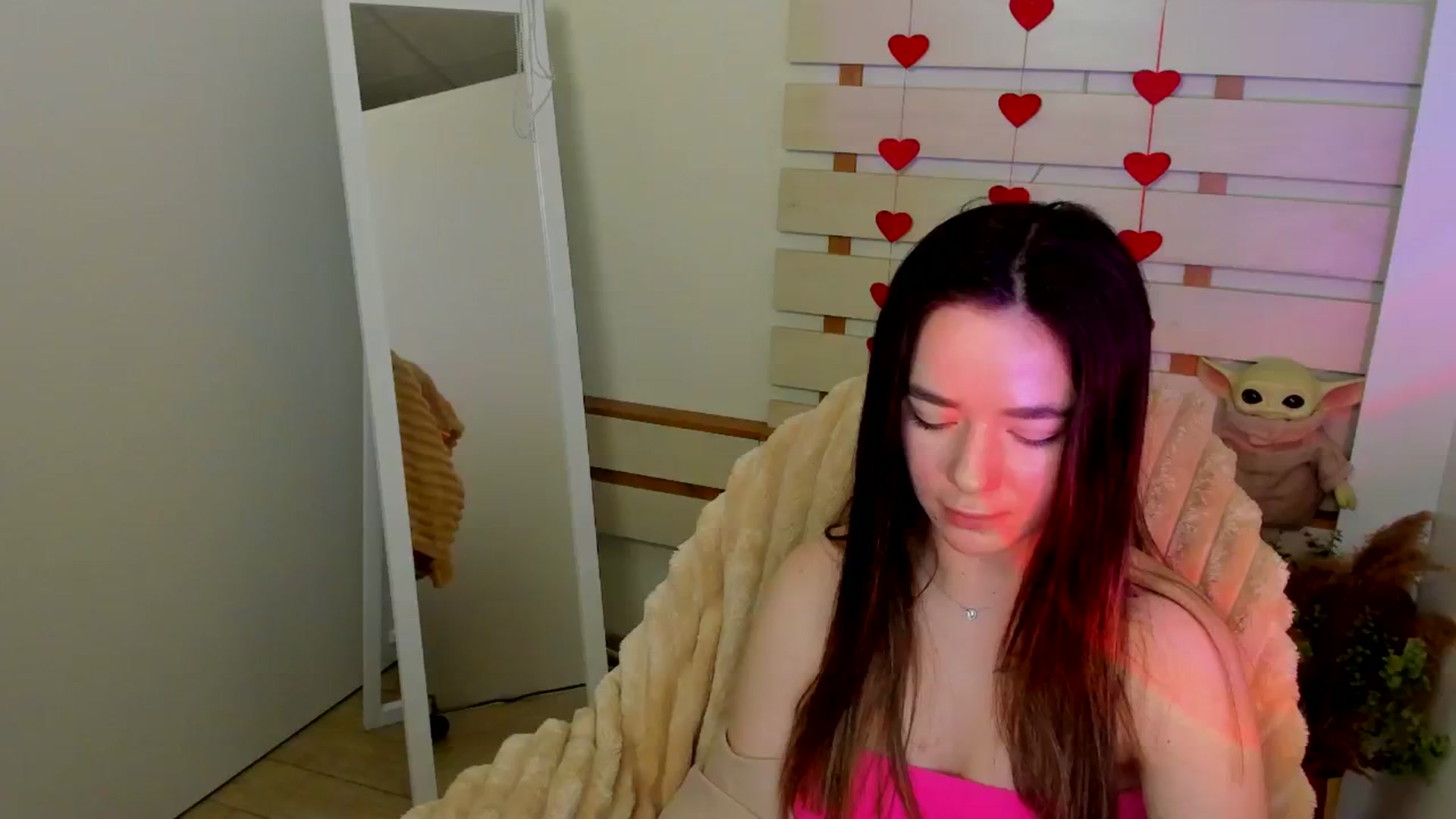 Gallery image thumbnail from KiraLove's myfreecams stream on, 04/04/2025, 09:30 image 2 of 20