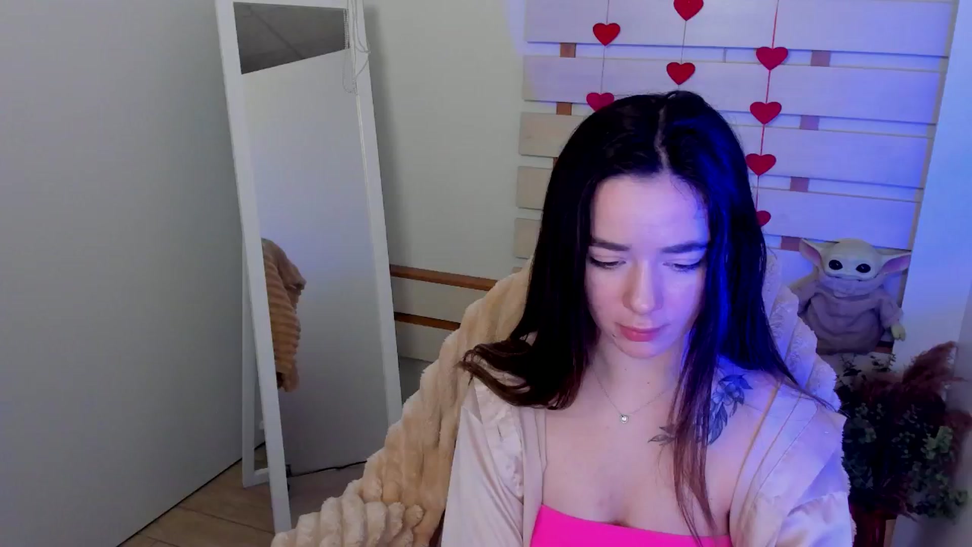 Gallery image thumbnail from KiraLove's myfreecams stream on, 04/04/2025, 09:30 image 15 of 20