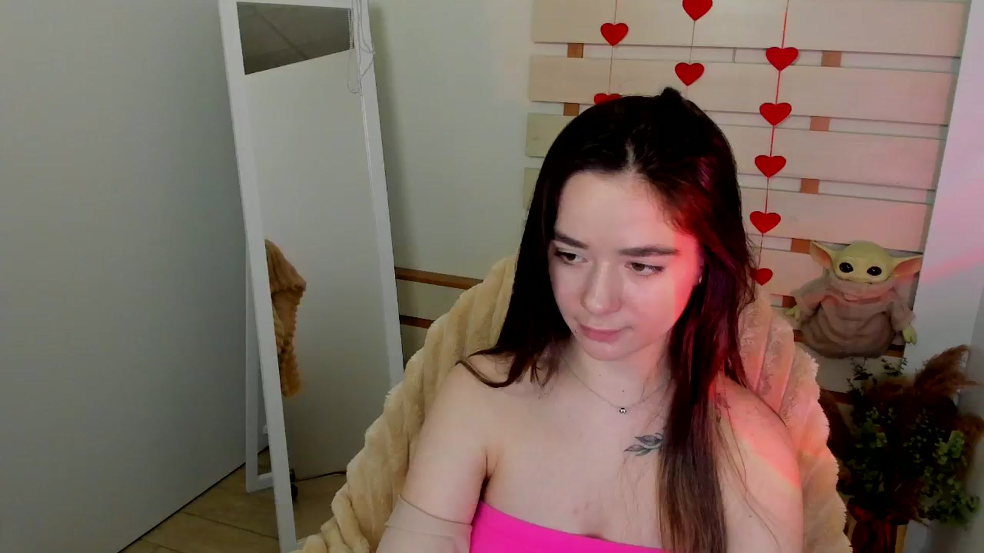 Gallery image thumbnail from KiraLove's myfreecams stream on, 04/04/2025, 09:30 image 8 of 20