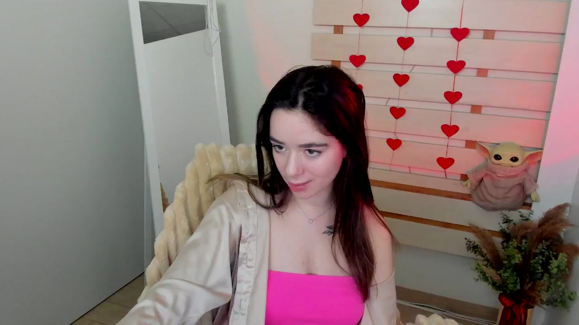 Gallery image thumbnail from KiraLove's myfreecams stream on, 04/04/2025, 09:30 image 18 of 20