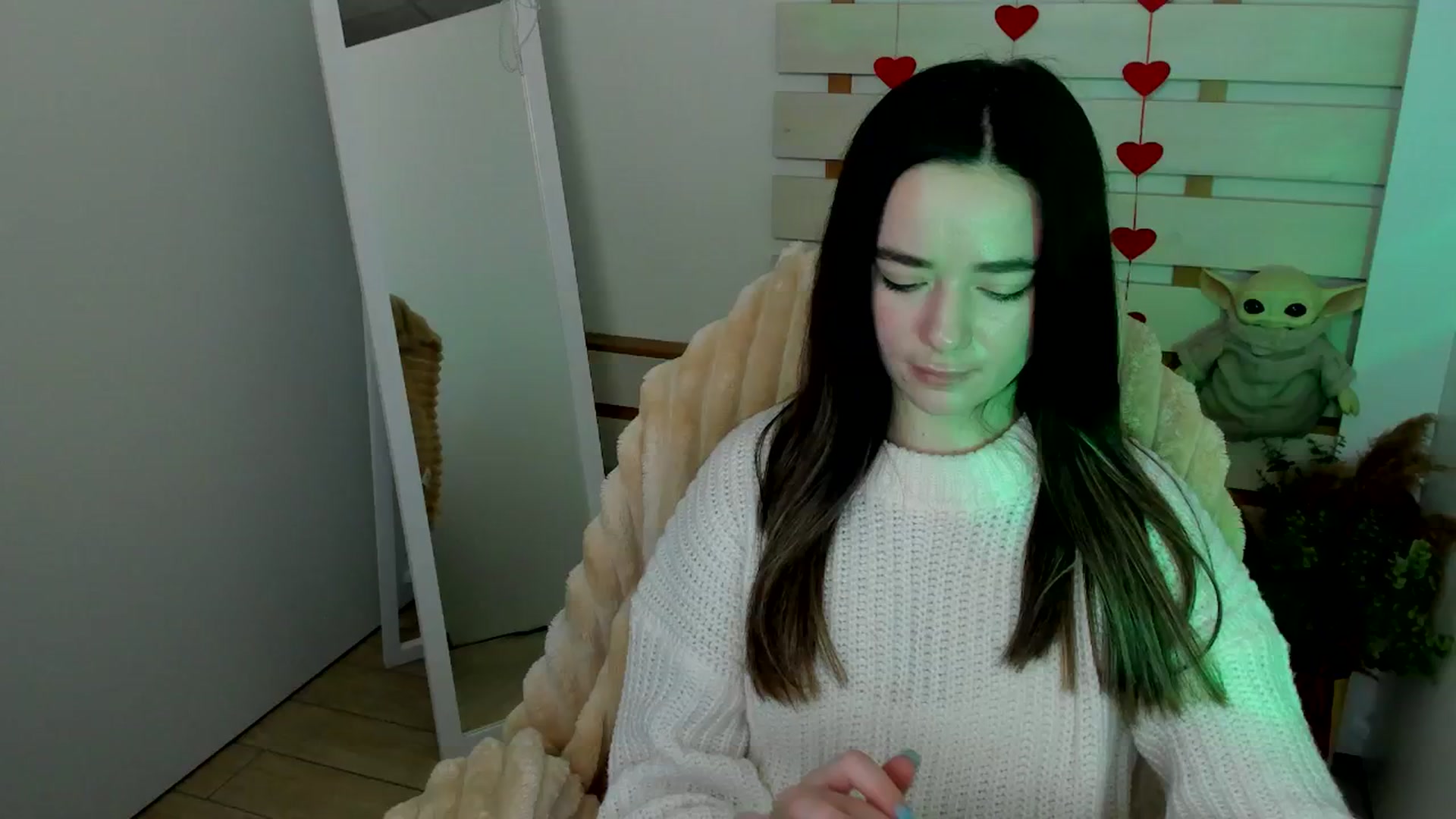 Gallery image thumbnail from KiraLove's myfreecams stream on, 04/06/2025, 13:22 image 5 of 20