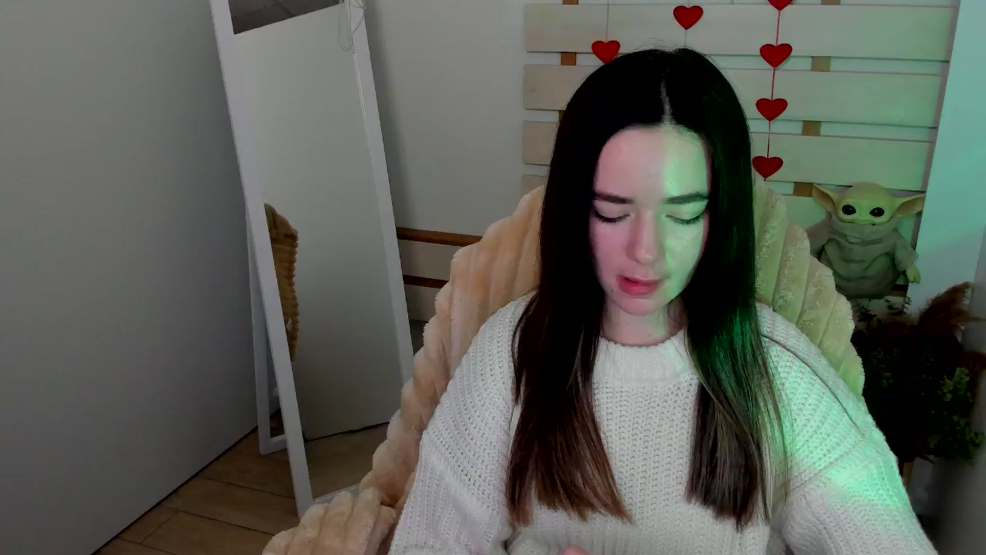 Gallery image thumbnail from KiraLove's myfreecams stream on, 04/06/2025, 13:22 image 9 of 20