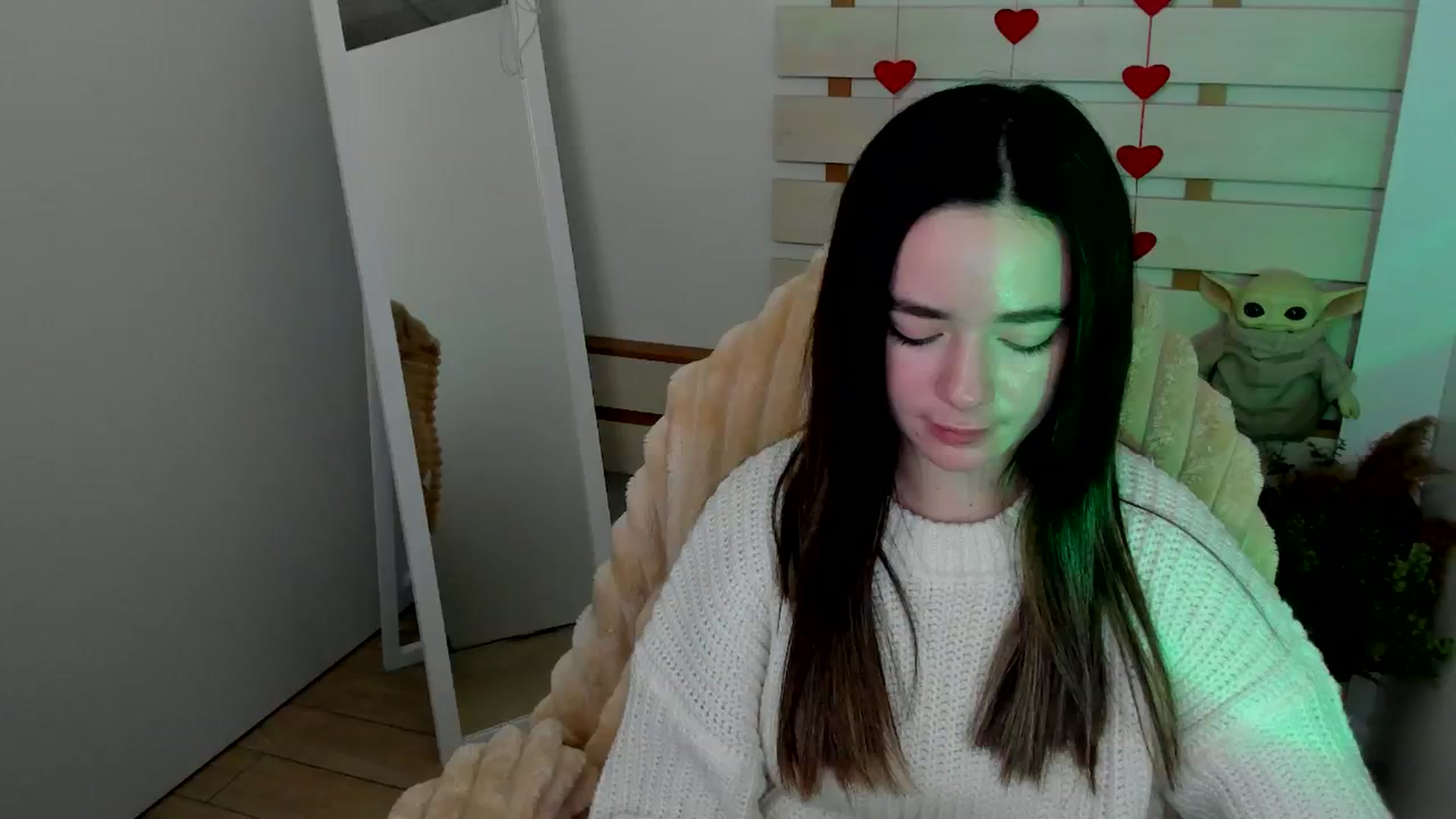 Gallery image thumbnail from KiraLove's myfreecams stream on, 04/06/2025, 13:22 image 12 of 20