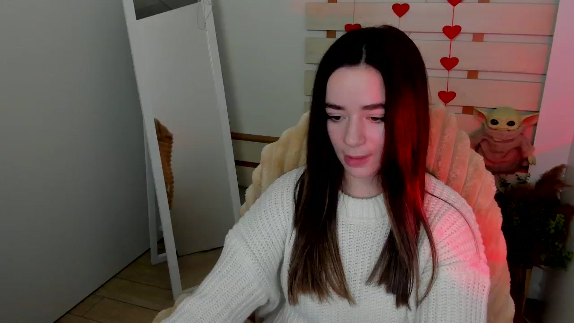 Gallery image thumbnail from KiraLove's myfreecams stream on, 04/06/2025, 13:22 image 8 of 20