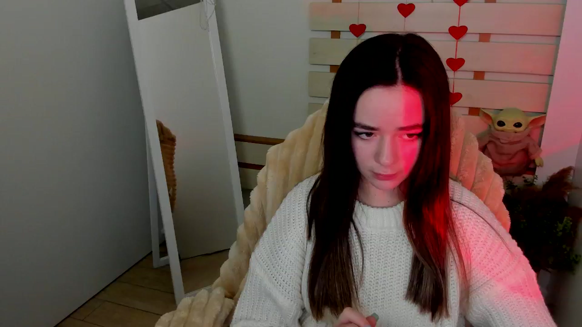 Gallery image thumbnail from KiraLove's myfreecams stream on, 04/06/2025, 13:22 image 11 of 20
