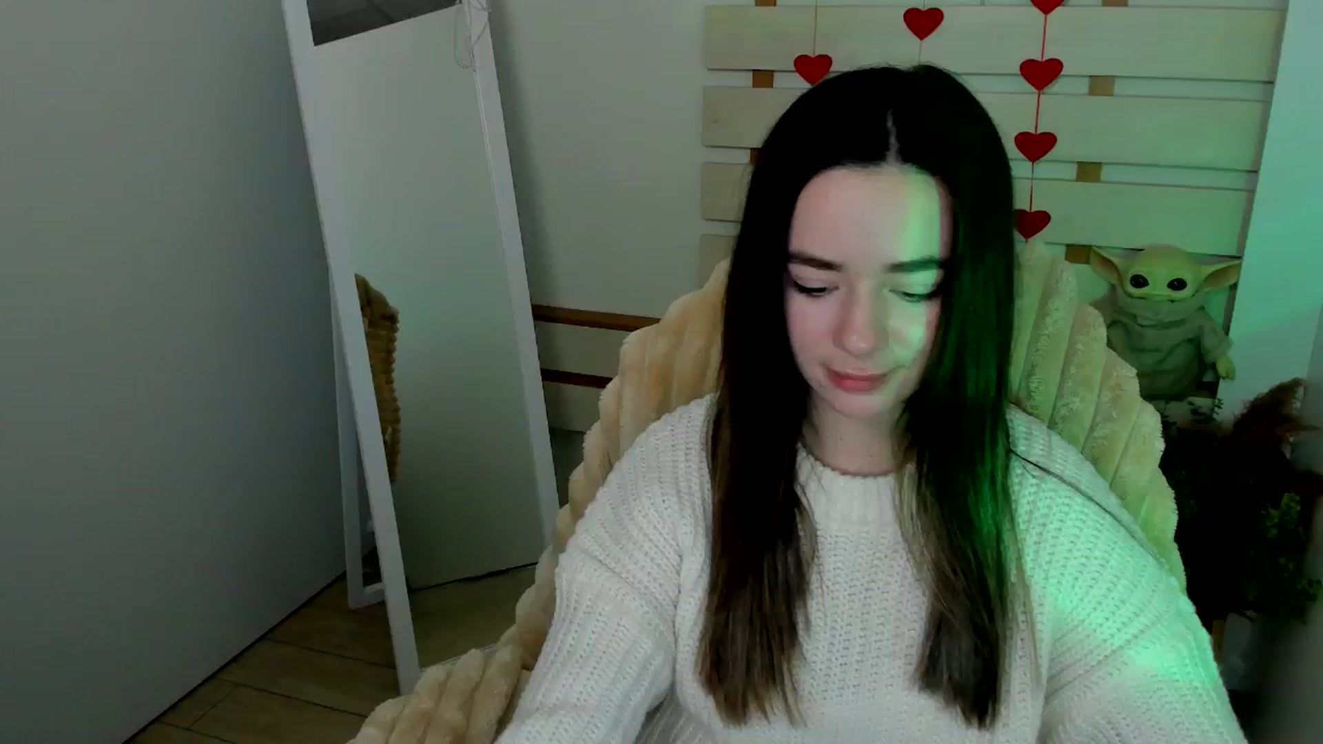Gallery image thumbnail from KiraLove's myfreecams stream on, 04/06/2025, 13:22 image 15 of 20