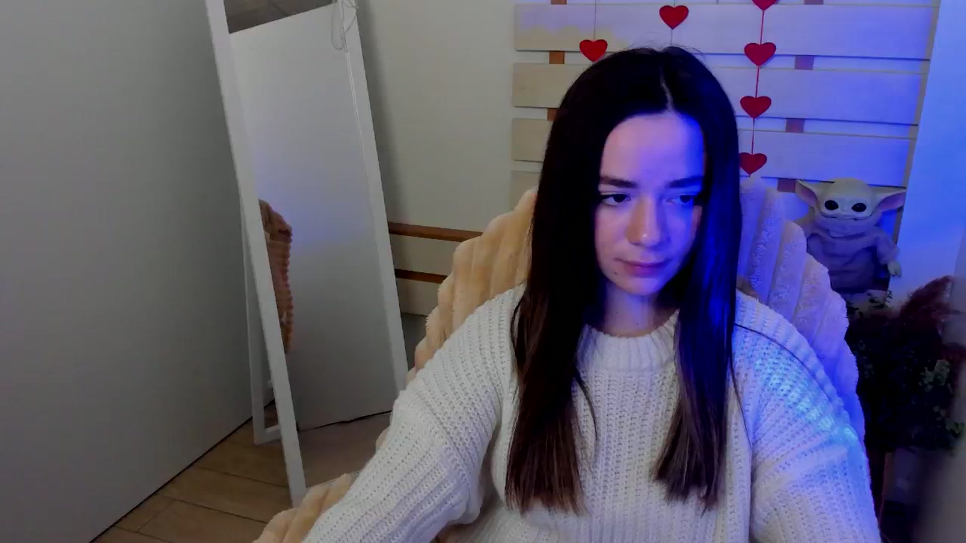 Gallery image thumbnail from KiraLove's myfreecams stream on, 04/06/2025, 13:22 image 13 of 20