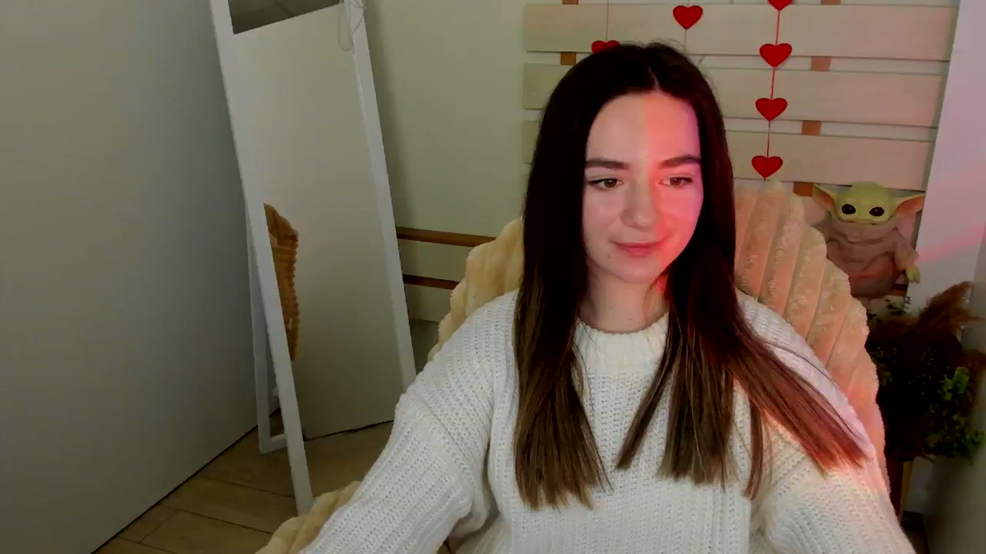 Gallery image thumbnail from KiraLove's myfreecams stream on, 04/06/2025, 13:22 image 17 of 20