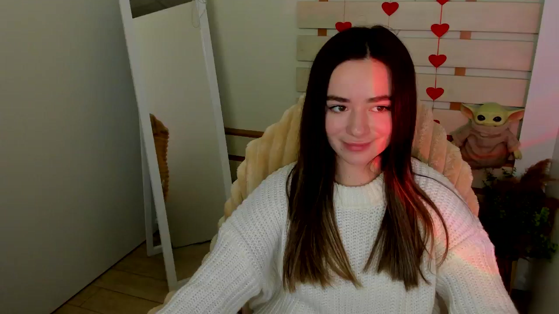 Gallery image thumbnail from KiraLove's myfreecams stream on, 04/06/2025, 13:22 image 7 of 20