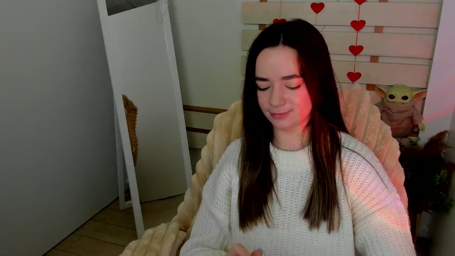 Gallery image thumbnail from KiraLove's myfreecams stream on, 04/06/2025, 13:22 image 14 of 20