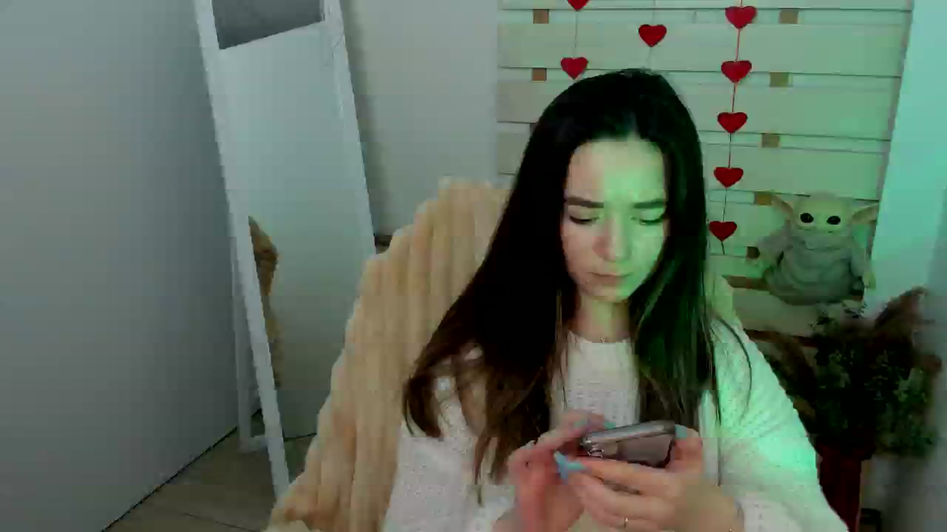 Gallery image thumbnail from KiraLove's myfreecams stream on, 04/06/2025, 16:59 image 13 of 20