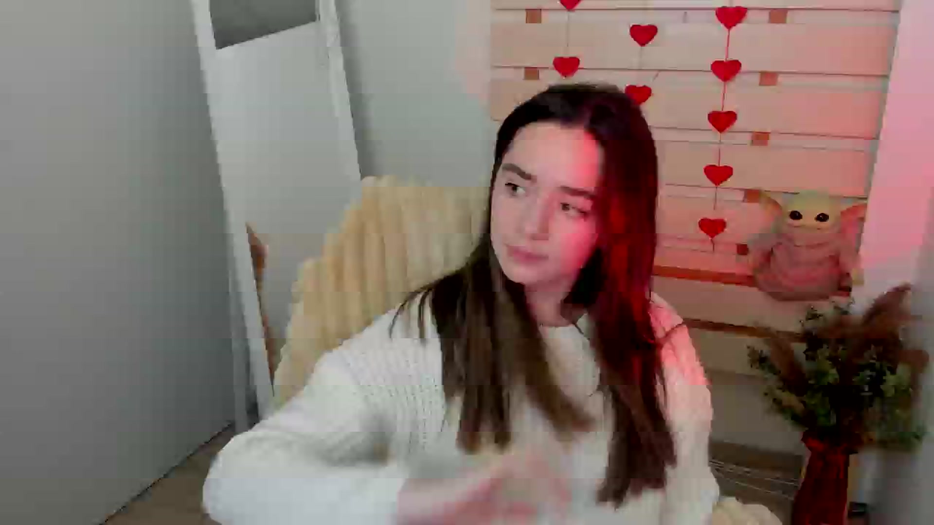 Gallery image thumbnail from KiraLove's myfreecams stream on, 04/06/2025, 16:59 image 11 of 20