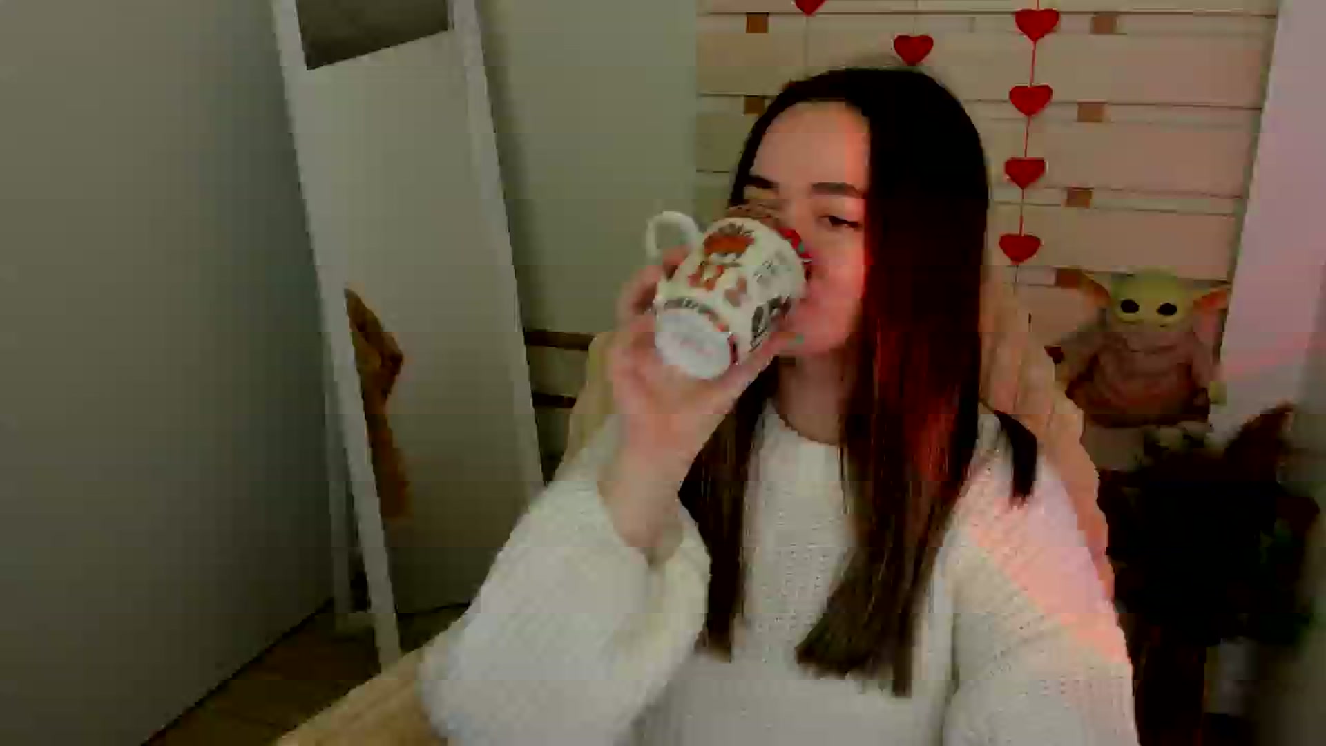 Gallery image thumbnail from KiraLove's myfreecams stream on, 04/06/2025, 16:59 image 1 of 20