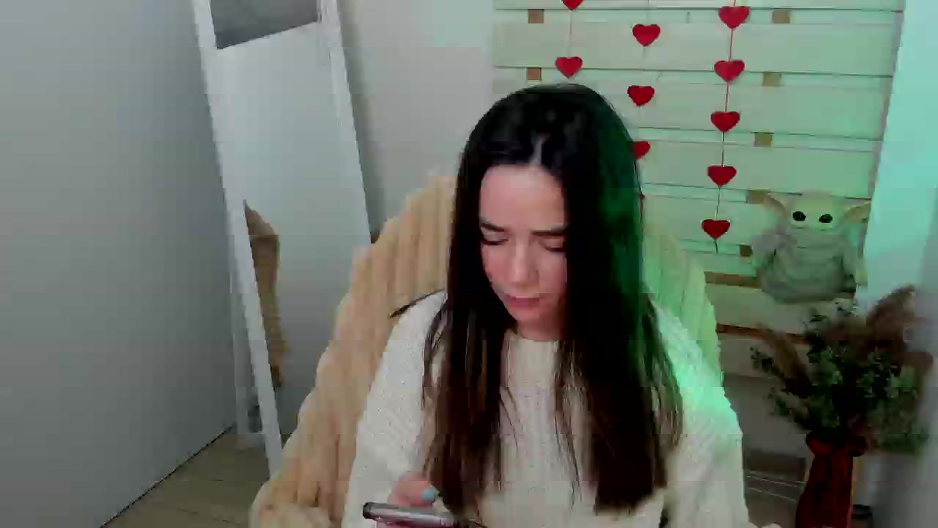 Gallery image thumbnail from KiraLove's myfreecams stream on, 04/06/2025, 16:59 image 15 of 20